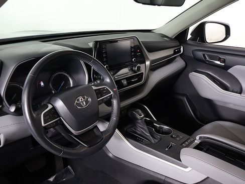 Used 2022 Toyota Highlander XLE image 29