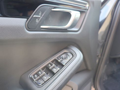 Used 2023 Porsche Macan Turbo AWD/4WD image 36