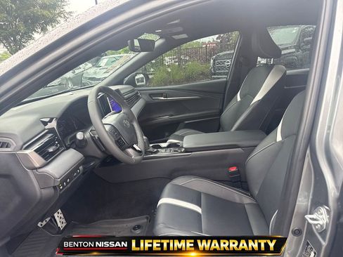 Used 2025 Toyota Camry SE w/ Convenience Package FWD image 11