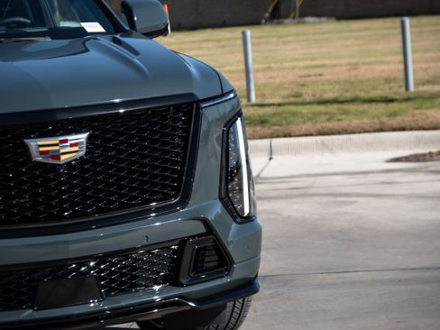 Used 2026 Cadillac Escalade V image 9