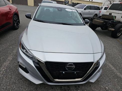 Used 2022 Nissan Altima 2.5 SR image 2