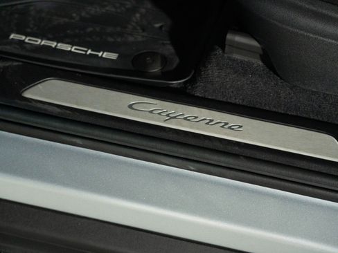 Certified 2023 Porsche Cayenne AWD/4WD image 12