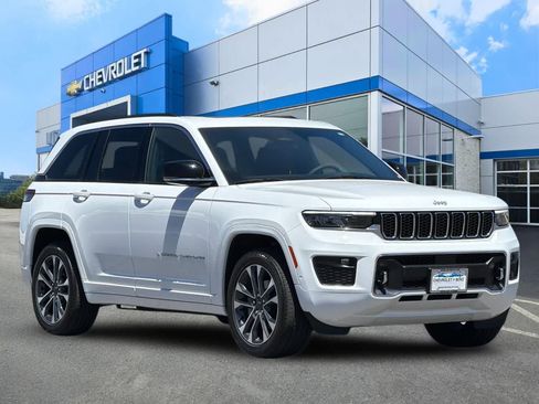 Used 2024 Jeep Grand Cherokee Overland AWD/4WD image 9