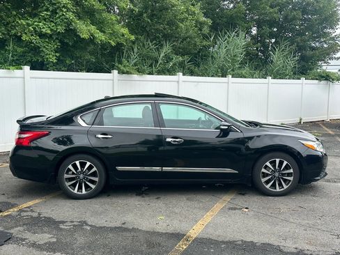 Used 2016 Nissan Altima 2.5 SL w/ 2.5 Technology Package FWD image 9