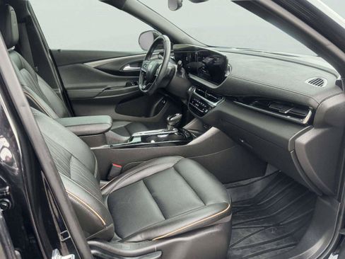 Used 2025 Buick Envista Avenir FWD image 56