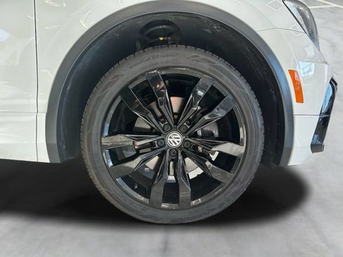Used 2021 Volkswagen Tiguan SE R-Line AWD/4WD image 39