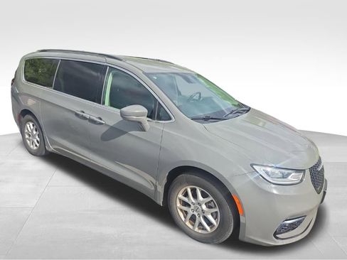 Used 2022 Chrysler Pacifica Touring-L image 4