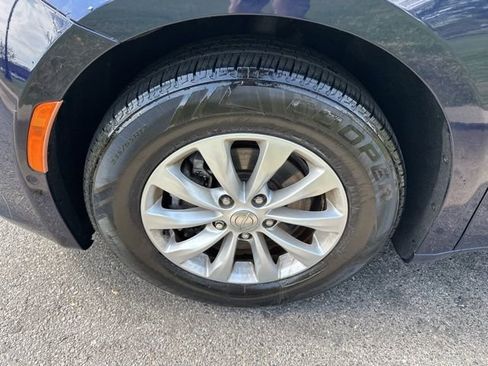 Used 2019 Chrysler Pacifica Touring-L w/ Advanced Safetytec Group image 41