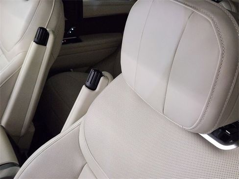 Used 2023 Land Rover Range Rover Autobiography image 13