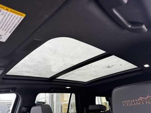 Used 2025 Chevrolet Tahoe High Country image 6