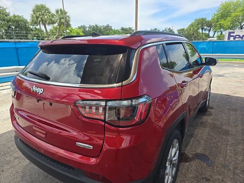 Used 2025 Jeep Compass Latitude AWD/4WD image 6