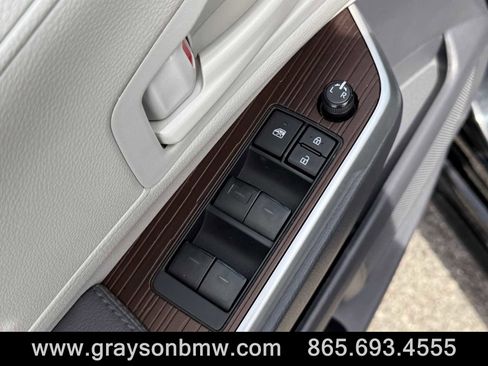 Used 2024 Toyota Sienna LE FWD image 13