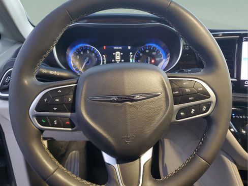 Certified 2022 Chrysler Pacifica Limited FWD image 17