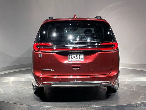Used 2021 Chrysler Pacifica Touring-L image 12