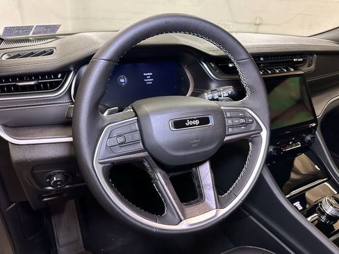 New 2025 Jeep Grand Cherokee Limited w/ Black Appearance Package image 20