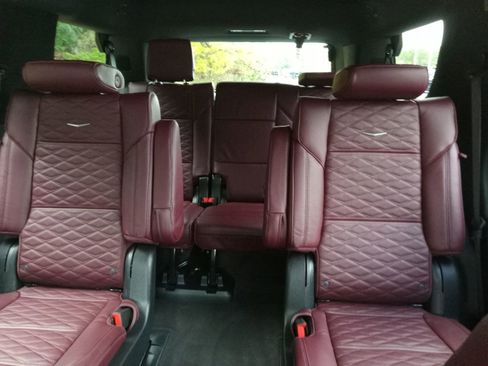 Used 2025 Cadillac Escalade Sport w/ LPO, ONYX Package image 21