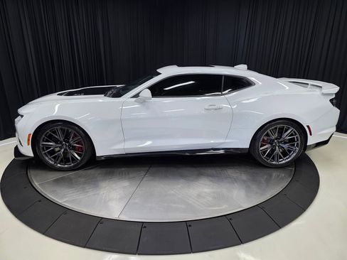 Used 2021 Chevrolet Camaro ZL1 RWD image 12