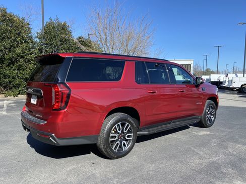 Used 2022 GMC Yukon XL AT4 image 9