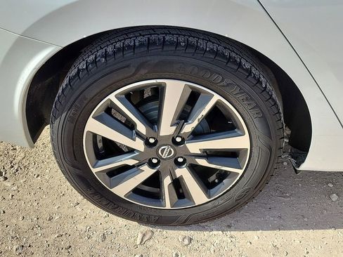 Used 2022 Nissan Versa SV image 14