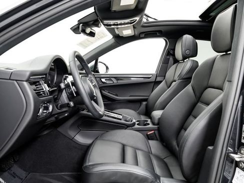 Certified 2026 Porsche Macan AWD/4WD image 6