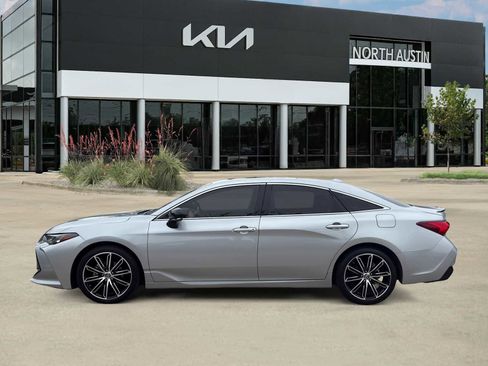 Used 2019 Toyota Avalon Touring w/ Advanced Safety Package FWD image 4