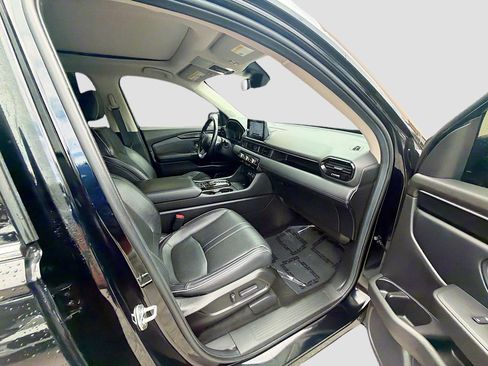 Used 2025 Honda Pilot Elite image 32