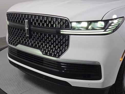New 2026 Lincoln Navigator Premiere AWD/4WD image 10