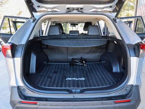 Used 2022 Toyota RAV4 XLE Premium image 32