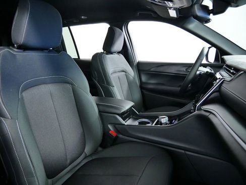 Used 2024 Jeep Grand Cherokee Laredo w/ Luxury Tech Group I image 25