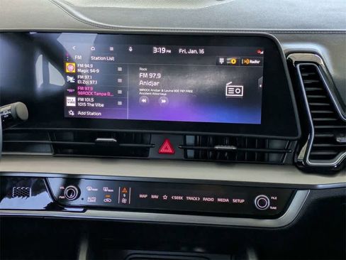 Used 2025 Kia Sportage EX image 20