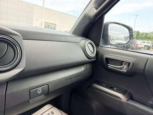 Used 2021 Toyota Tacoma TRD Sport AWD/4WD image 23