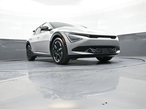 New 2025 Kia EV6 Wind image 29