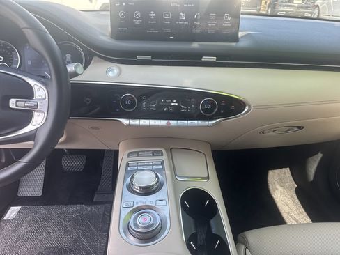 Used 2023 Genesis GV70 2.5T w/ Advanced Package AWD/4WD image 28