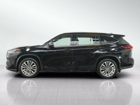 Used 2022 Toyota Highlander Platinum AWD/4WD image 2