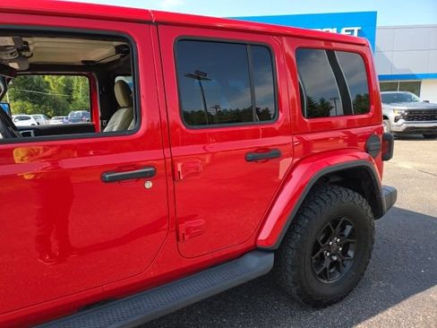 Used 2019 Jeep Wrangler Unlimited Sahara w/ Dual Top Group AWD/4WD image 33