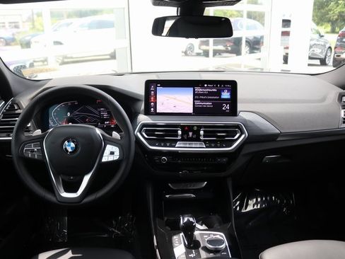 Used 2025 BMW X4 xDrive30i image 10