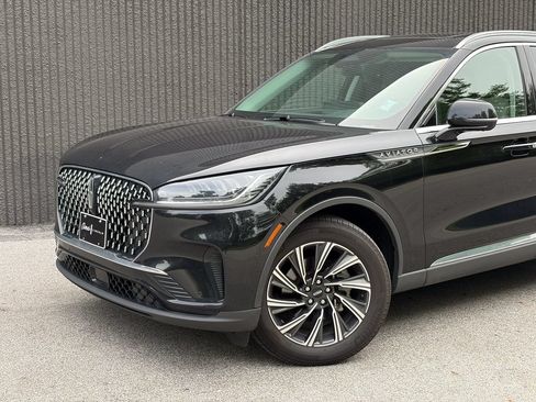 Used 2026 Lincoln Aviator AWD image 2