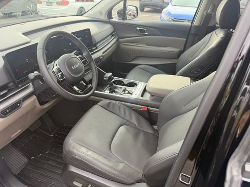 Certified 2026 Kia Carnival EX image 12