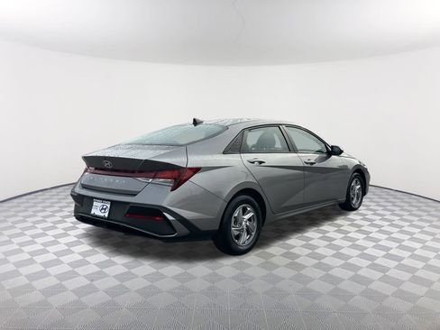 Used 2024 Hyundai Elantra SE image 7