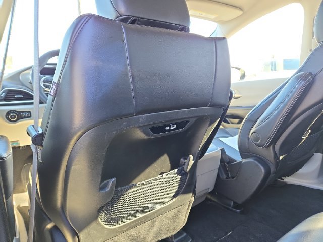 Used 2024 Chrysler Pacifica Limited FWD image 35