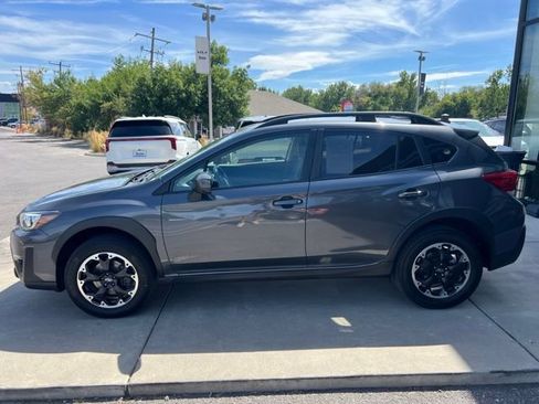 Used 2021 Subaru Crosstrek 2.0i Premium w/ Moonroof Package AWD/4WD image 3