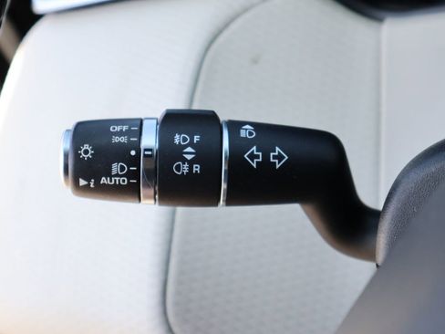 Used 2019 Land Rover Range Rover Velar R-Dynamic SE AWD/4WD image 34