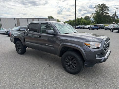 Used 2022 Toyota Tacoma SR5 w/ SR5 Appearance Package (SM) RWD image 8
