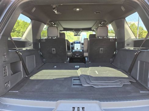 Used 2024 Ford Expedition Platinum RWD image 17
