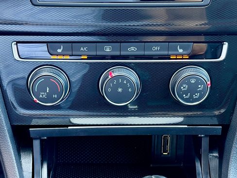 Used 2015 Volkswagen GTI SE w/ Lighting Package (SEL) FWD image 19