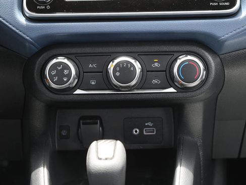 Used 2025 Nissan Versa SV FWD image 21