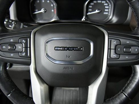 Used 2021 GMC Yukon XL Denali image 2