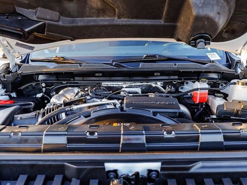 Used 2025 GMC Sierra 2500 AT4 image 31