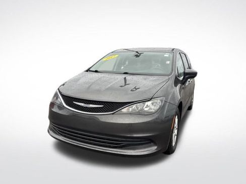 Used 2017 Chrysler Pacifica Touring image 2