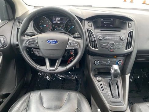 Used 2016 Ford Focus SE w/ Equipment Group 201A FWD image 9